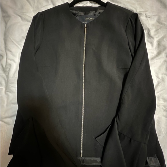 SOLD Zara Basic Collection Black Jacket Bell Sleeve Short Zip Up Coat - Picture 3 of 6
